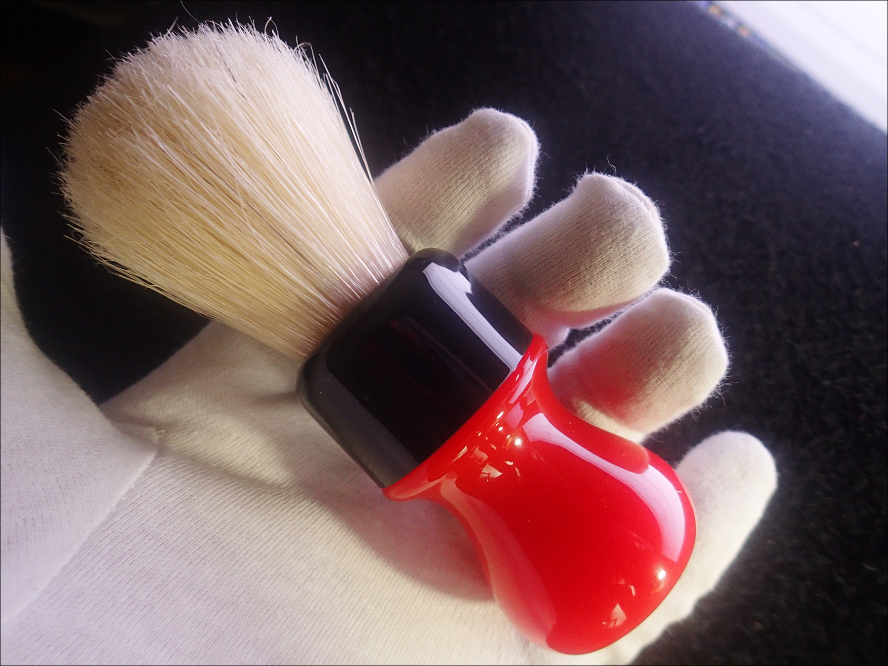 FERARRI RED BARBER HANDLE - BOAR HAIR " BRISTLE " SHAVING BRUSH - 24mm ( SOLID RED RESIN HANDLE ) AUSTRALIA