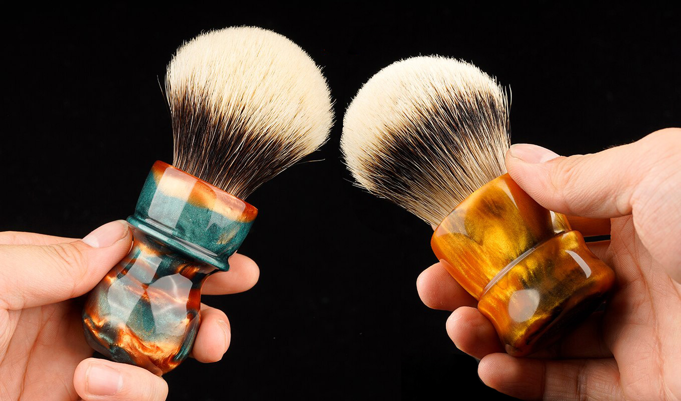 CUSTOM MANCHURIAN SILVERTIP SHAVING BRUSH - 26mm ( SOLID HANDMADE MOLTEN GOLD RESIN SHAVE BRUSH HANDLE )